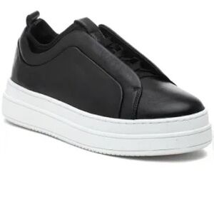 J/SLIDES Nyle Sneakers